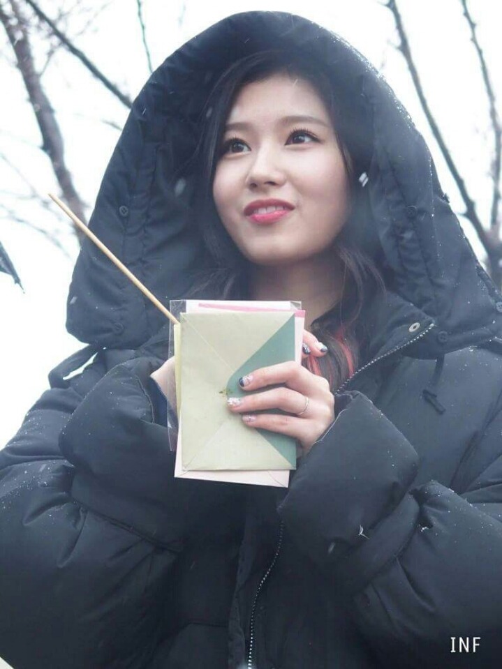 오늘자 사나 나연 | 인스티즈