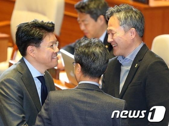 화해하는 표창원과 장제원 | 인스티즈