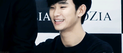 드디어 악수 받는데 성공한 김수현.swf | 인스티즈