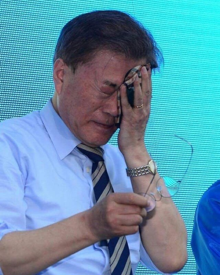 문재인 퉁퉁 부은 손 | 인스티즈
