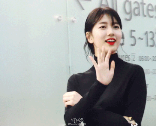 오늘자 출국하는 수지.gif | 인스티즈
