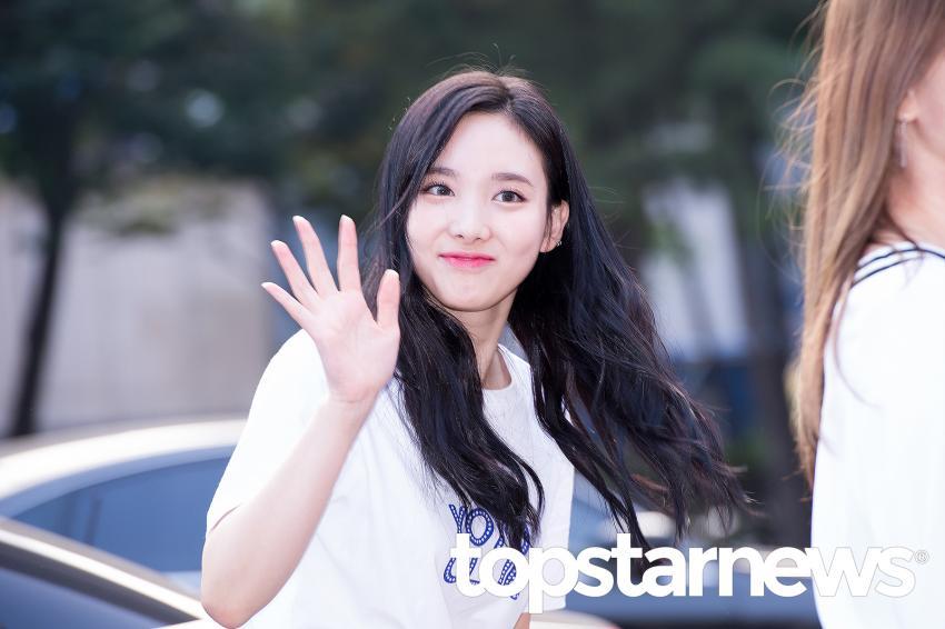 [트와이스] 오늘자 나연 출근길 | 인스티즈