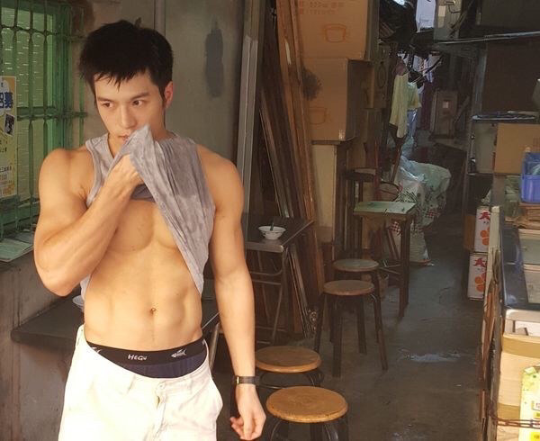 길거리 상인에서 모델 된 중국남자 | 인스티즈