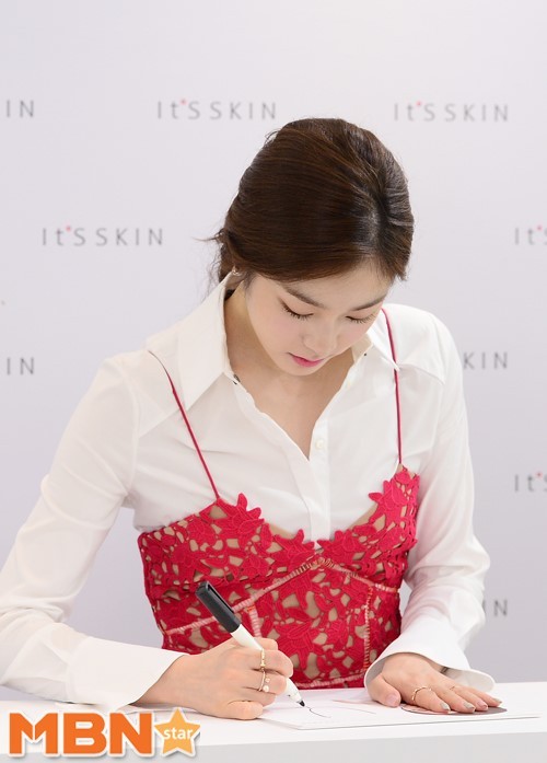 오늘자 연아킴 희한한 드레스.jpg | 인스티즈