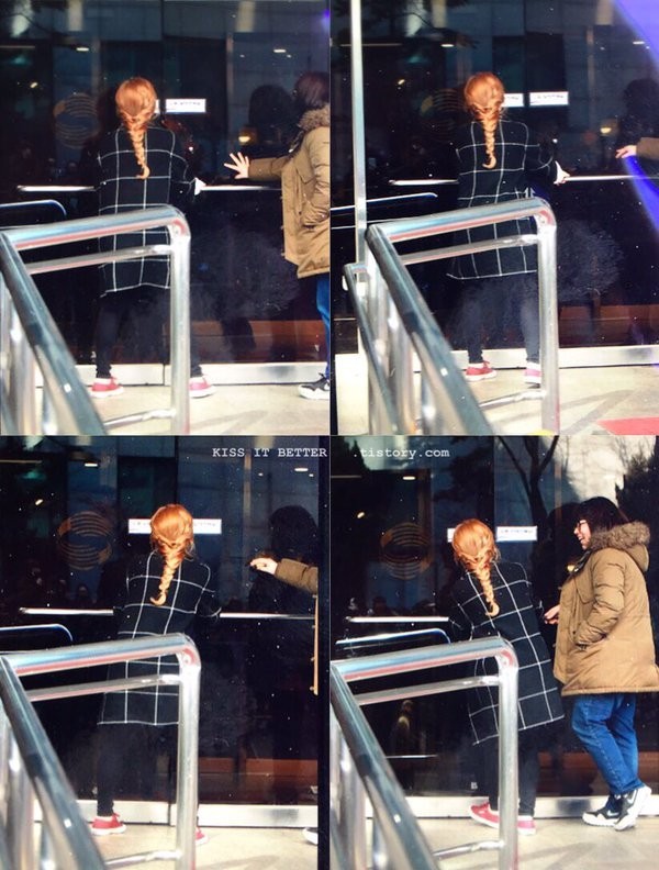 문 안열려서 낑낑대는 아이린.gif | 인스티즈