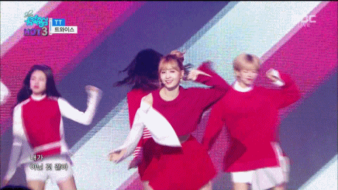 [twice] 오늘자 트와이스 모구리 모모 움짤.gif | 인스티즈