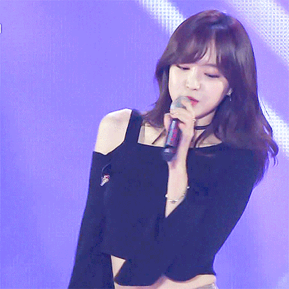 손나은의 어깨라인.jpgif | 인스티즈