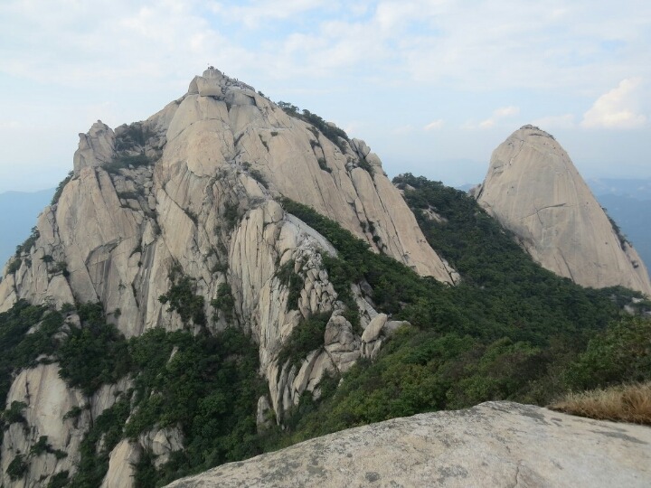 북한산의 만경대.백운대.인수봉 이미지