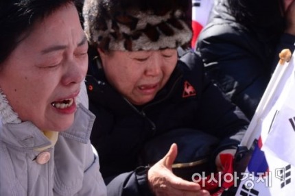 슬픔에 잠긴 박사모 | 인스티즈