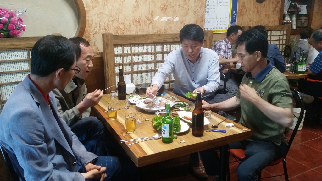황금 돼지 포차 이미지