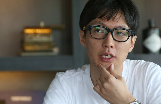 저퀄 한국 영화들에 지친 영화팬들을 기대하게 만드는 '떠오르는 한국 상업영화 감독' 2人 | 인스티즈