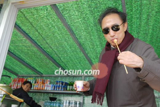 이명박 먹방 레전드 .gif | 인스티즈