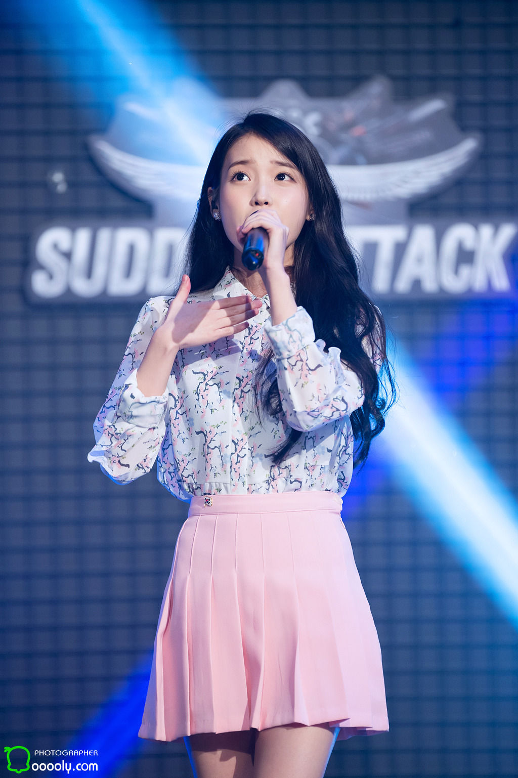 [16.03.01] 서든어택 챔스리그 결승전 축하공연 아이유 직찍.jpg | 인스티즈