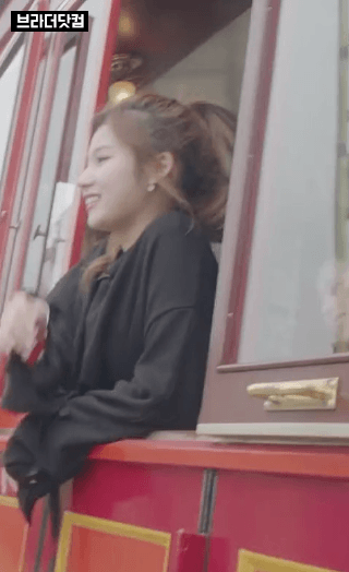 끼부리는 사나.gif | 인스티즈