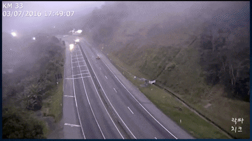 브라질에서 일어난 교통사고.gif | 인스티즈