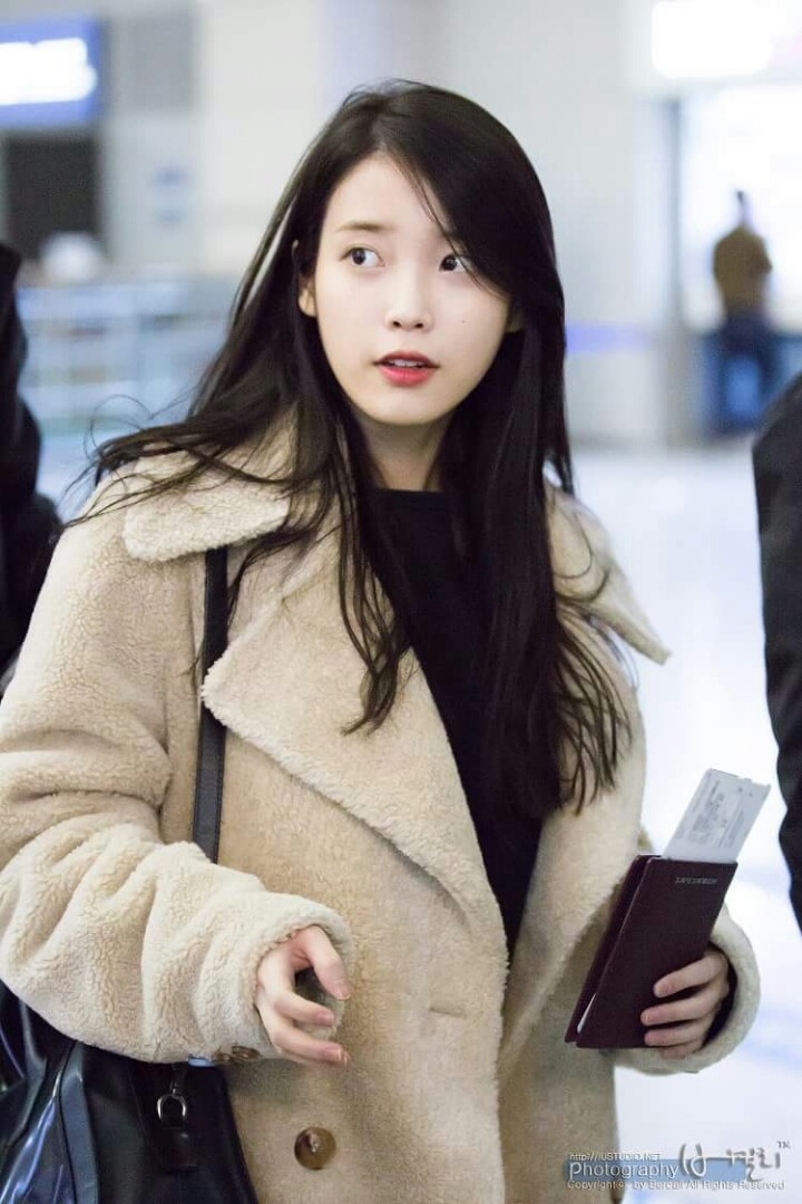 출국하는 아이유 | 인스티즈