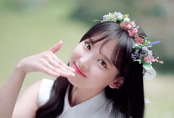 정연이 발냄새에 괴로워하는 사나 | 인스티즈