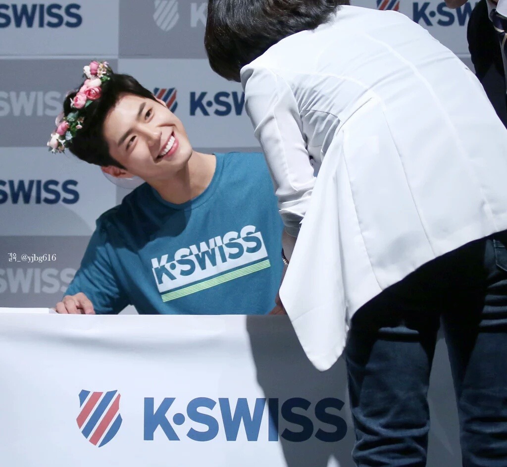 이상한 선글라스 쓴 박보검 | 인스티즈