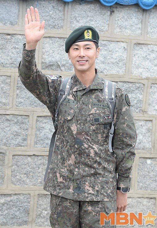 오늘 전역한 유노윤호 | 인스티즈
