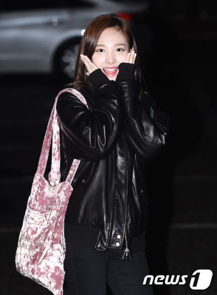 오늘자 트와이스 출근길 | 인스티즈