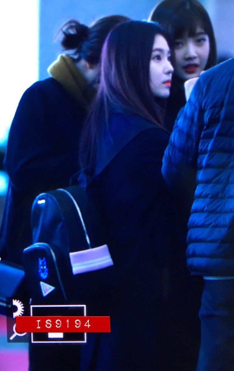 오늘자 일본 출국하는 레드벨벳 완전체 | 인스티즈
