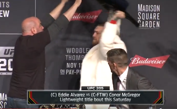 11/11 오늘자 UFC205 기자회견 상황 | 인스티즈
