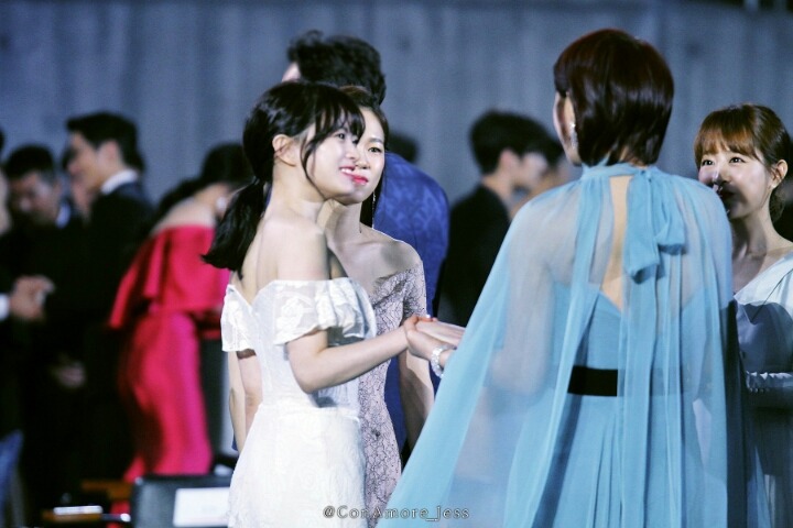 김혜수 팬미팅 기다리는 박보영.JPG | 인스티즈
