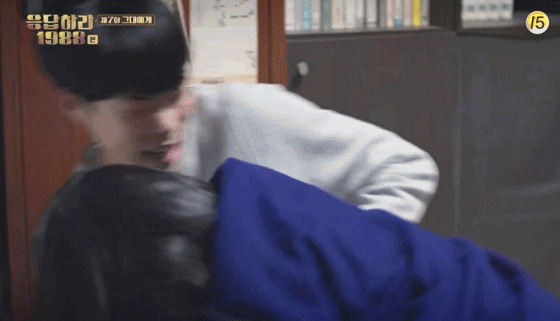 [응답1988] 황홀한 사춘기 정팔이랑 덕선이 몸싸움.gif | 인스티즈