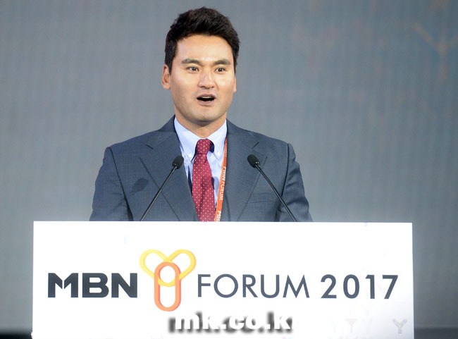 많은 사람들 앞에서 얘기하는게 줄거운 투머치 토커 ㅋㅋㅋ.jpg | 인스티즈