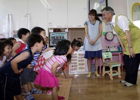 문재인과 어린이들.jpg(부제:아이패권주의) | 인스티즈
