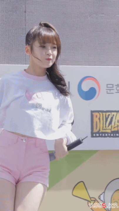 얼굴은 애기애기한데 몸매는 또 느낌이 다른 오마이걸 아린.GIF | 인스티즈