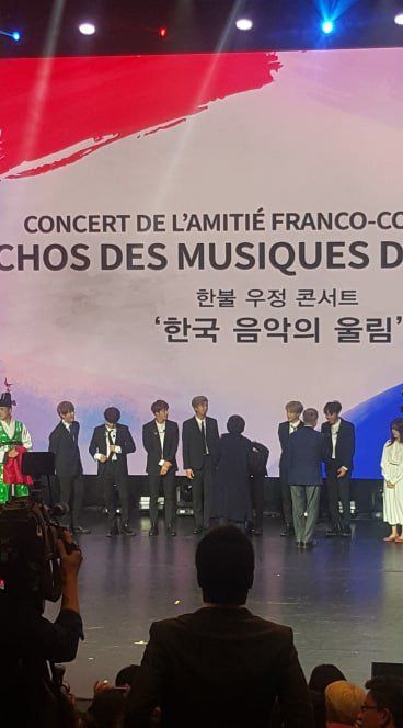 한불콘서트에서 이니시계 거의 손등에 찬 방탄 정국 | 인스티즈