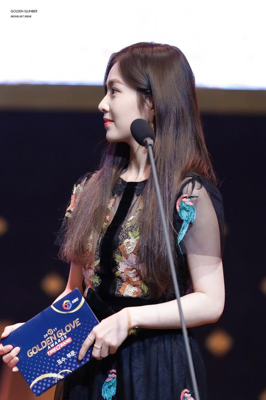 시상식에서 미모 폭격하고 다니는 아이린.jpg | 인스티즈