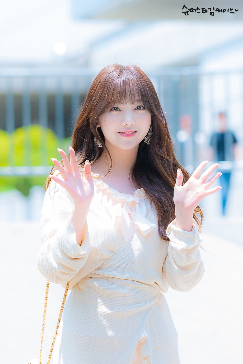 [러블리즈] 커피 한 잔 더 할까 생각 중이라서 케이 | 인스티즈