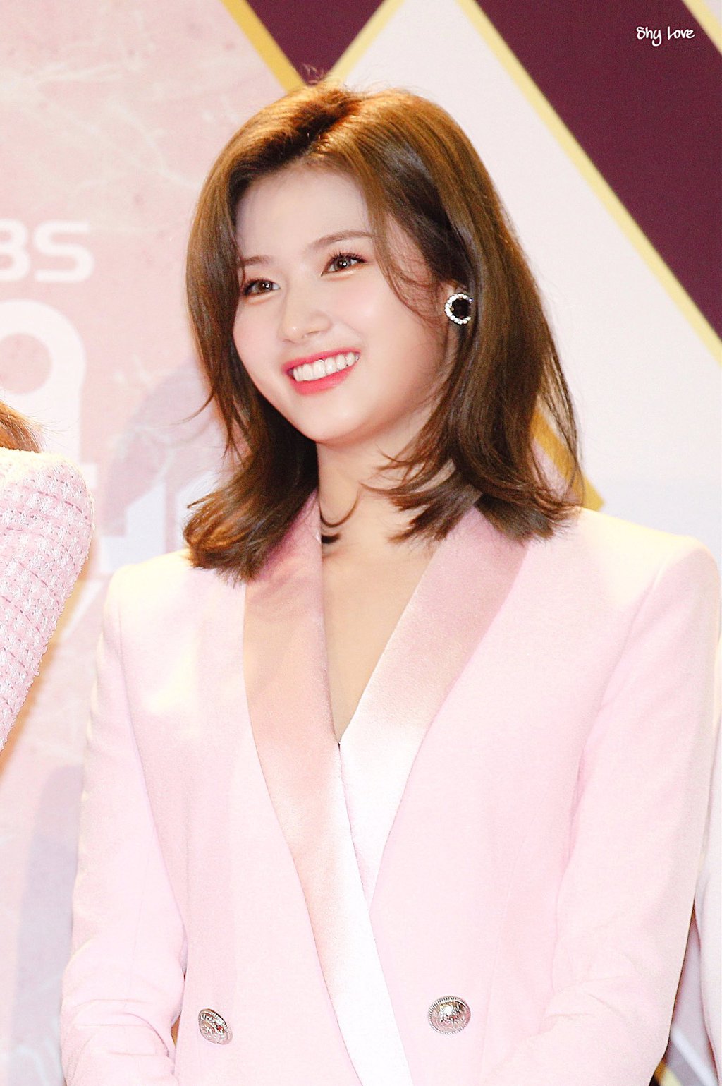 오늘이 생일인 트와이스 사나.jpgif (335장) | 인스티즈