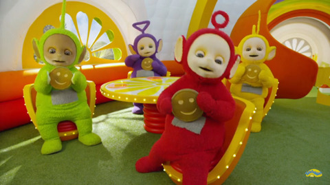 뉴 텔레토비 몸통박치기하며 노는 텔레토비.jpg (텔레토비 무서워하는 사람 주의) | 인스티즈