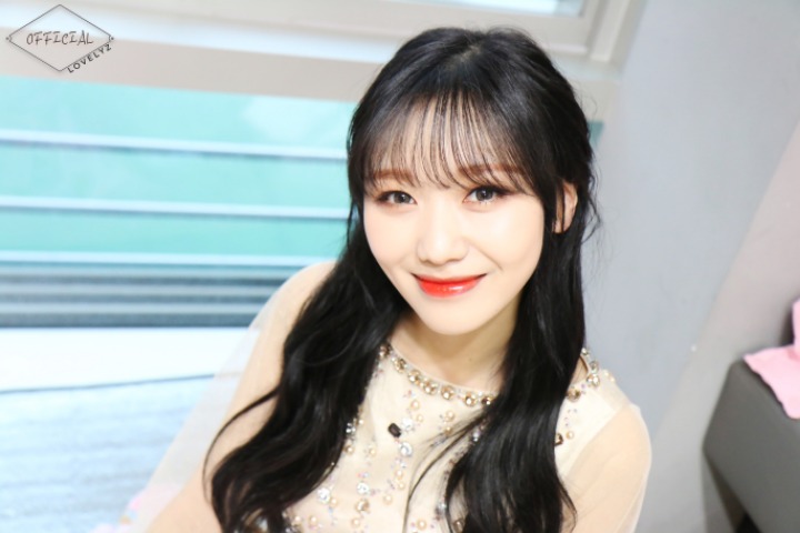 [러블리즈] 퇴근길 버스가 생각보다 널널해서 수정이 | 인스티즈