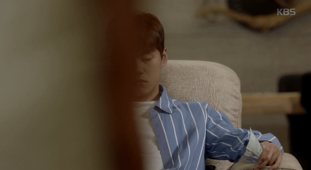 [학교2017] 짝사랑녀 보고싶어서 치킨 3번이나 시키는 돈많은 고딩.jpgif | 인스티즈