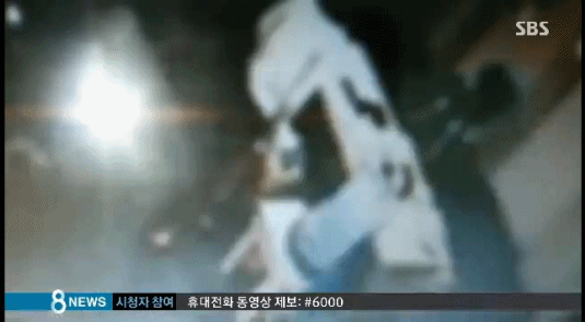 공부 안하는 8살짜리 아들 폭행하는 엄마.gif | 인스티즈