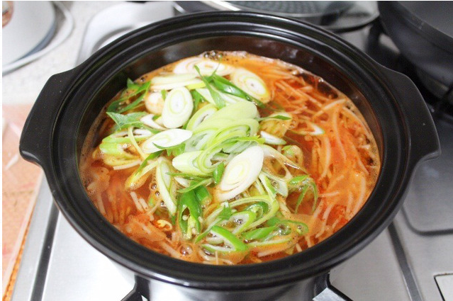밥 먹을때 국이나 찌개 꼭 필요하다 vs 아니다 | 인스티즈