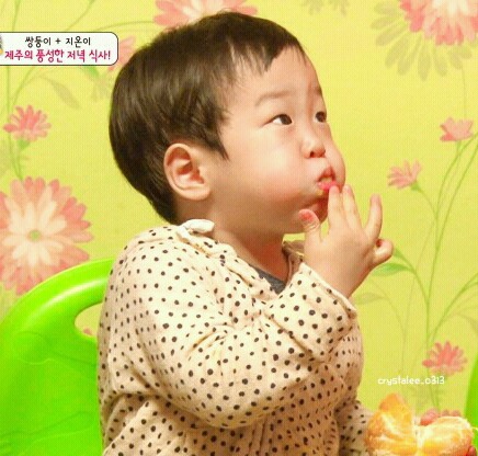 서준이의 귀여운 한입들 | 인스티즈