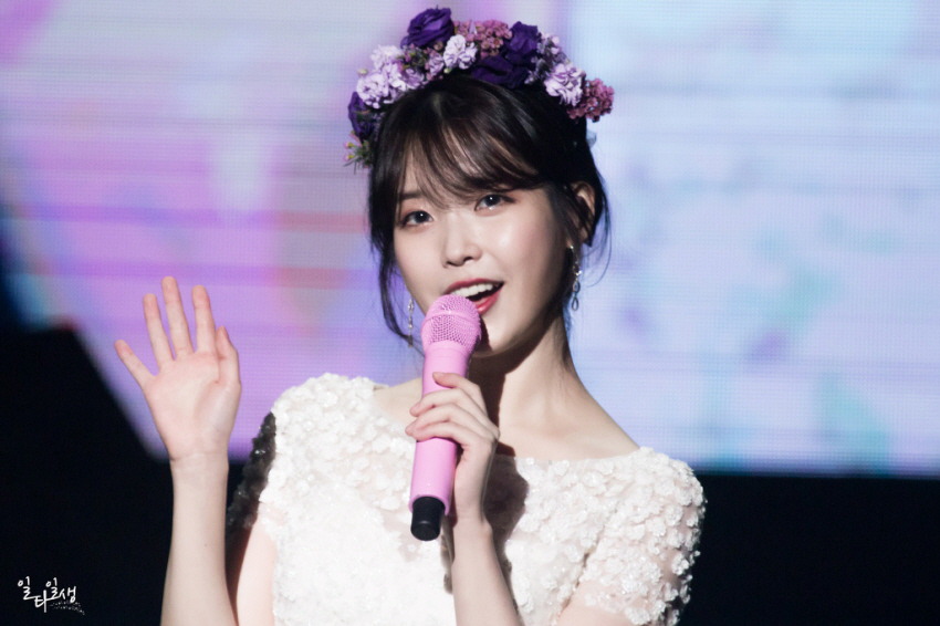 아이유 부산콘 포토타임 직찍.jpg | 인스티즈