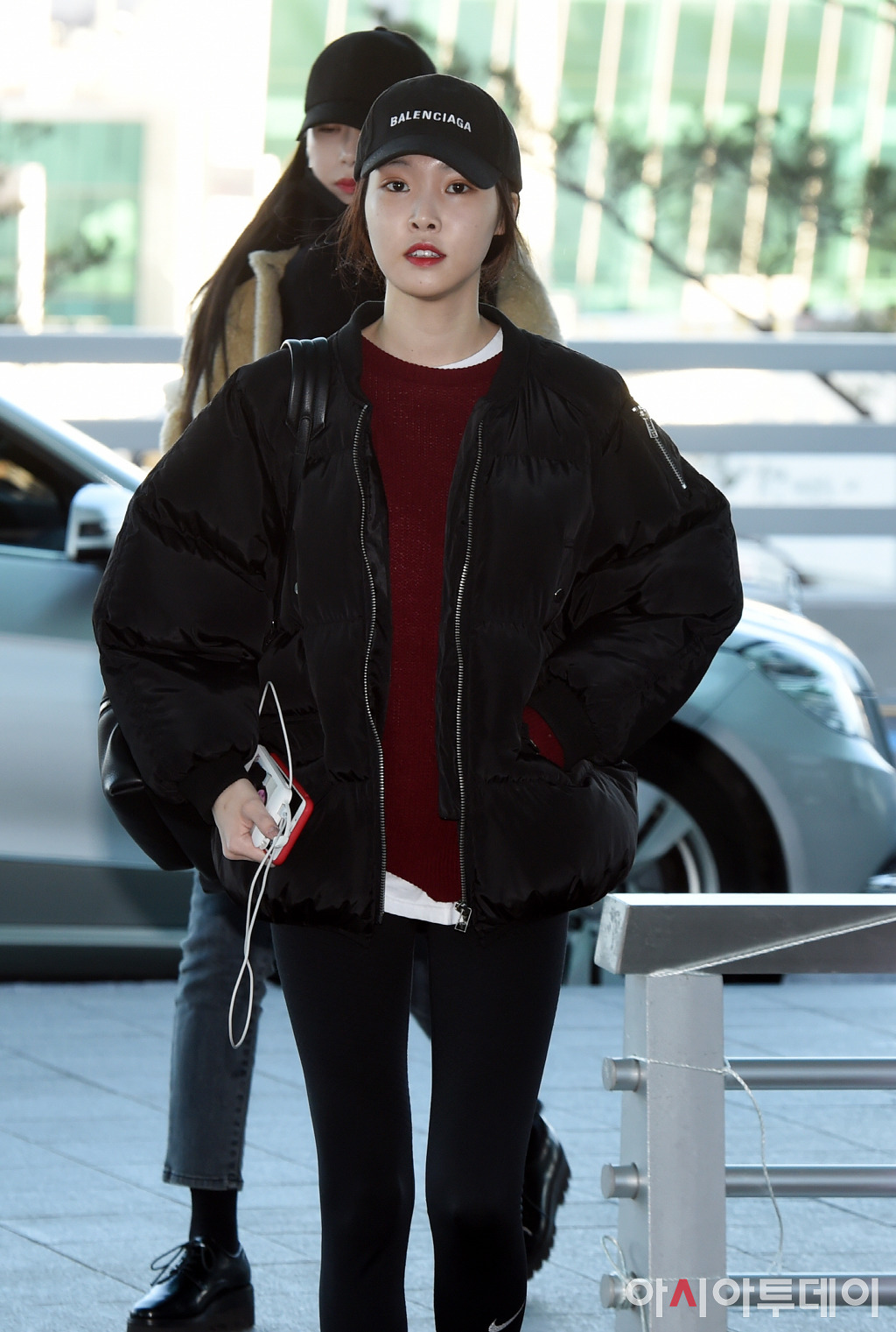 아침 일찍 해외로 출국하는 여자친구.jpg | 인스티즈
