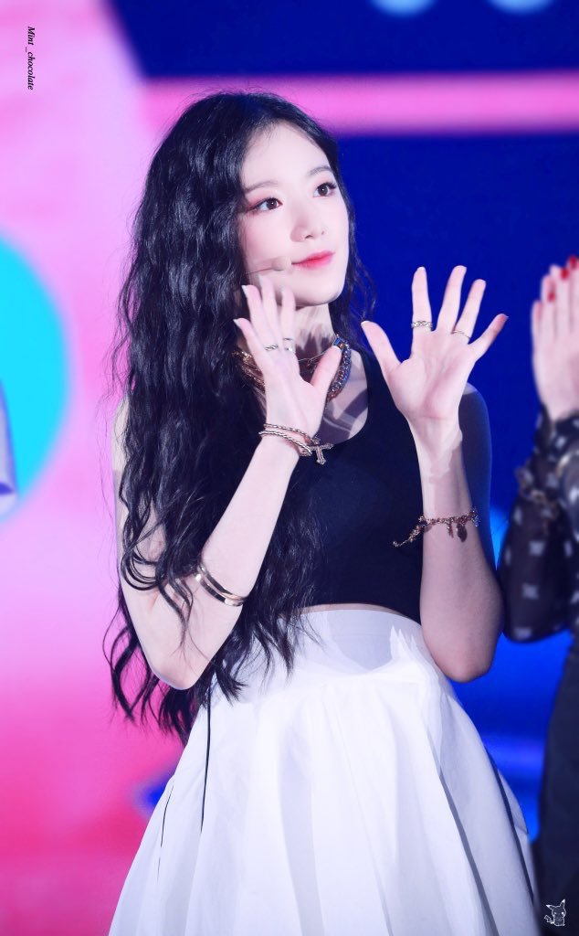 (여자)아이들의 비쥬얼담당 백설공주 슈화.jpgif (311장) | 인스티즈