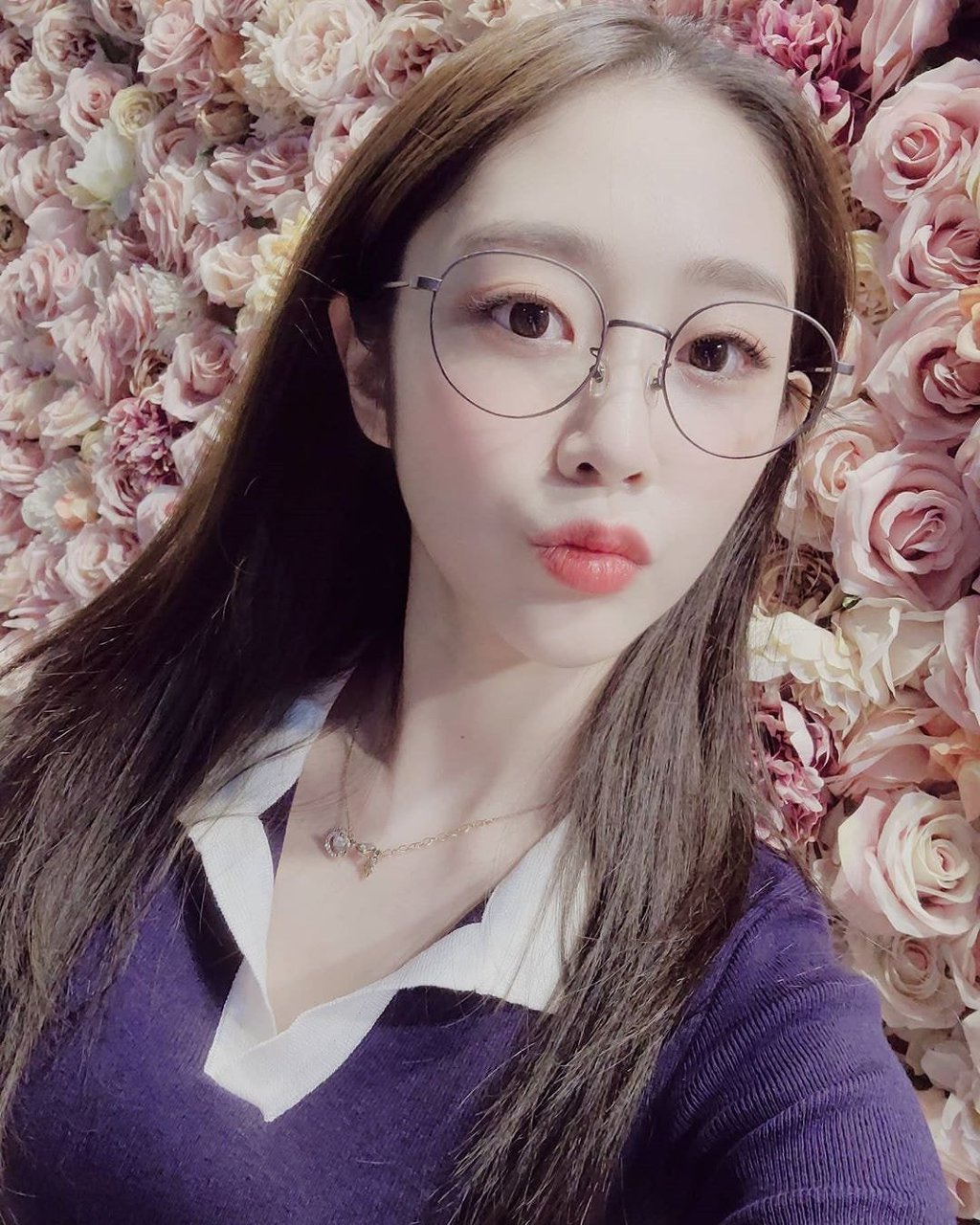 자기도 조금은 이쁜거 알고 있는 뻔뻔한 러블리즈 서지수.gif | 인스티즈