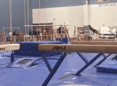 평균대 쉽게 올라가는 방법.gif | 인스티즈