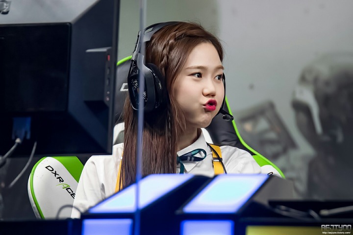 오마이걸 리더 효정 | 인스티즈