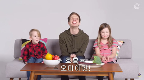 시각장애인에게 색깔을 설명하는 아이들 | 인스티즈