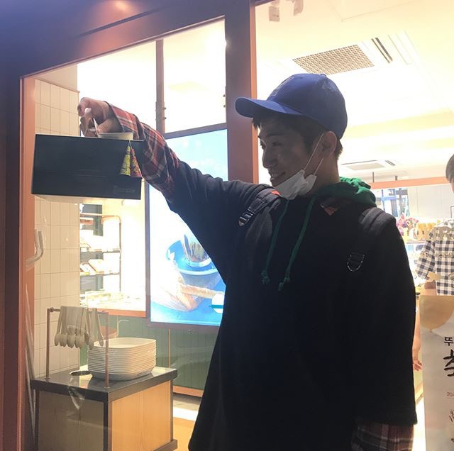 혼자 생일파티 하는 유세윤 | 인스티즈