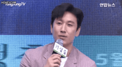 오늘 말 한번 실수했다가 제작보고회에서 선배들한테 쉼없이 놀림당한 최우식ㅋㅋ.gif | 인스티즈